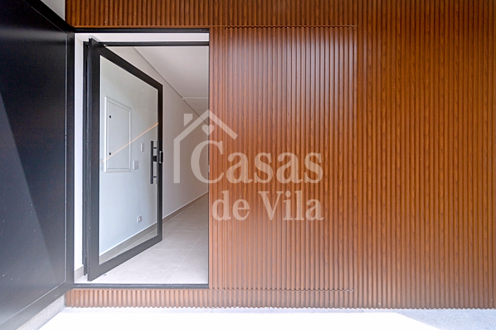 Casa de vila toda nova! - Para venda na Pompéia!