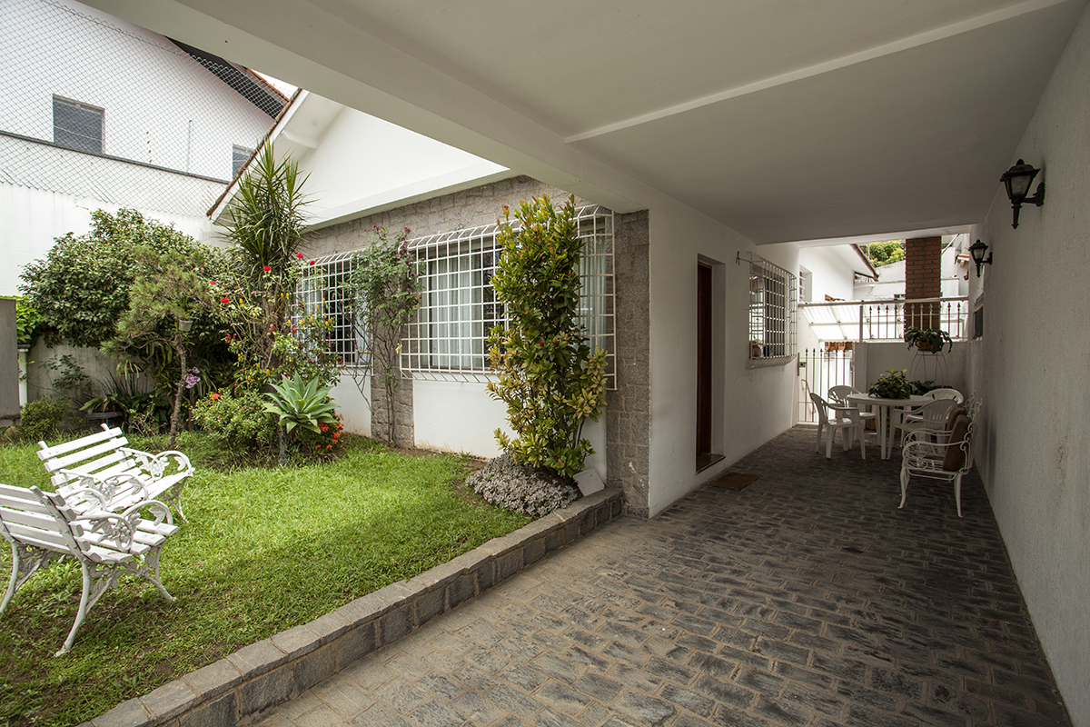 Eis uma casa de vila cheia de espaço! - No Brooklin, perto de mmmuuuitttaaa coisa!!!