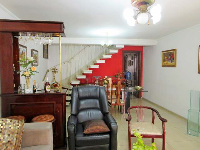 Casa de vila para venda! - No Jardim Hípico!