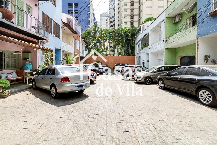Casa de vila reformada para venda! - Excelente localização! Em Moema!