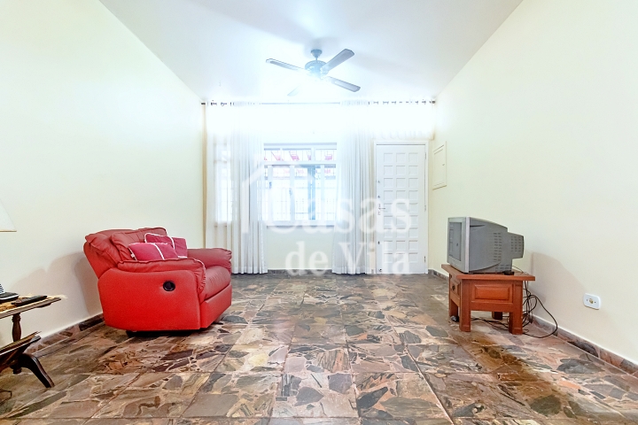Casa de vila confortável para venda! - Na Chácara Santo Antônio!