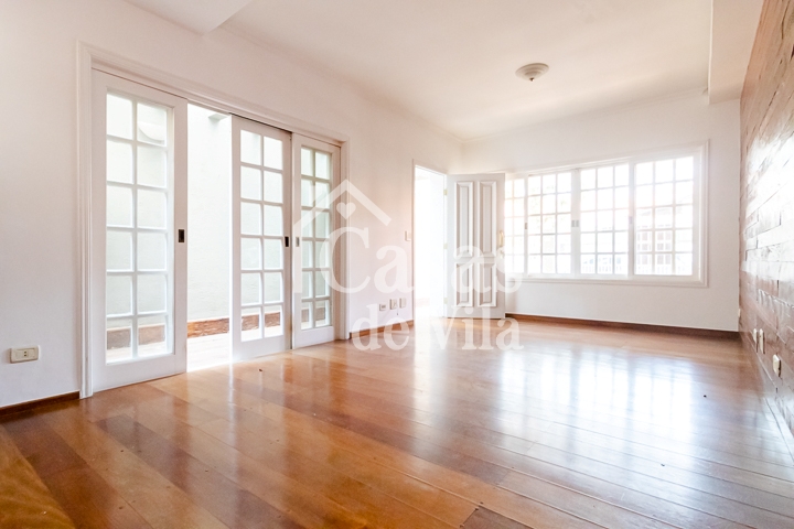 Casa de vila reformada para compra! - No Jardim Hípico!