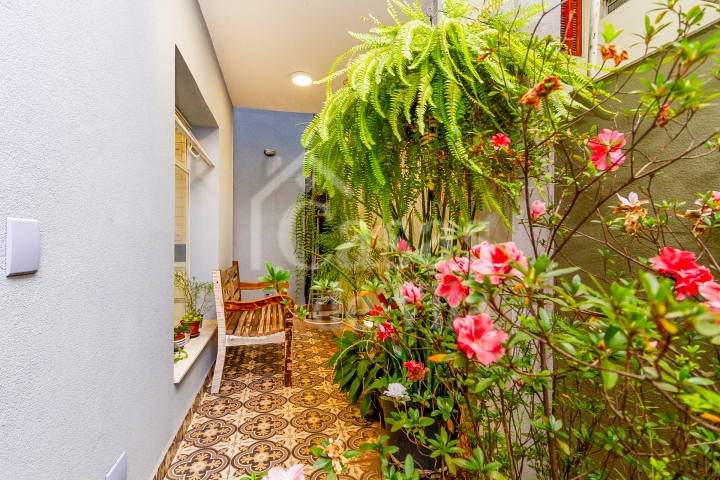Casa de vila reformada para venda! Uma graça! - No Bosque da Saúde!