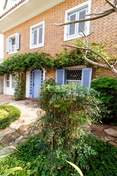 Uma casa de vila espaçosa e encantadora! - No Brooklin! Para venda!