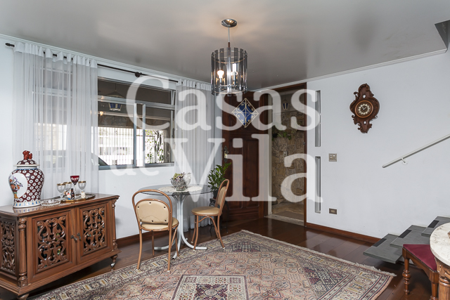 Casa de vila espaçosa! - Para venda ou locação! Em Perdizes! Ótima localização!