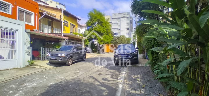 Casa de vila espaçosa! - Para venda ou locação! Em Perdizes! Ótima localização!