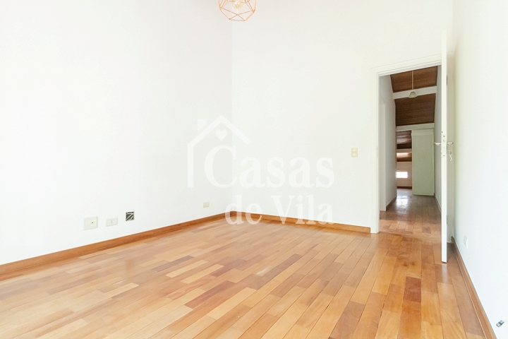 Casa de vila reformada para compra! - No Jardim Hípico!