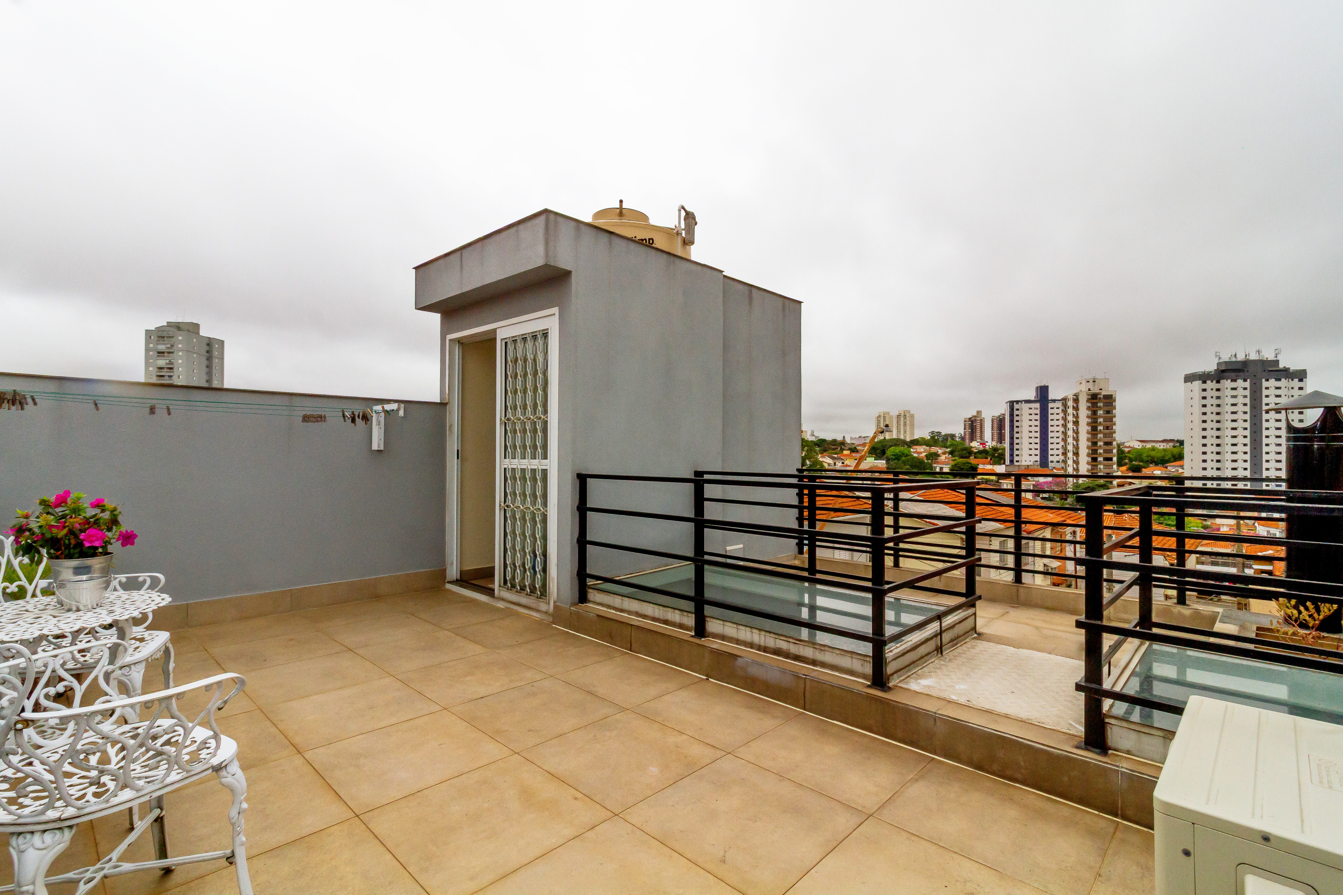Casa de vila reformada para venda! Uma graça! - No Bosque da Saúde!