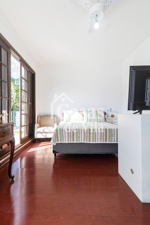 Casa de vila espaçosa! - Para venda no Jardim Hípico!