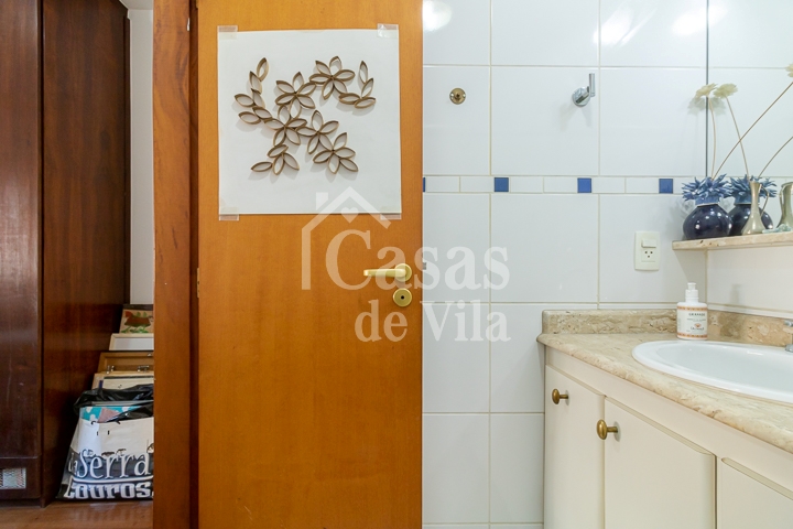 Casa de vila confortável para venda! - No Campo Belo!