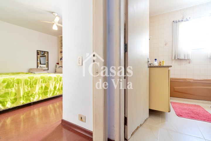 Casa de vila espaçosa! - Para venda no Jardim Hípico!