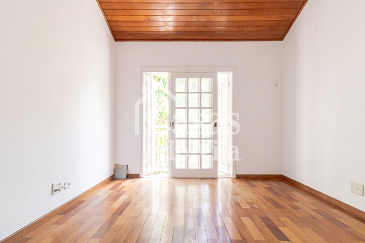 Casa de vila reformada para compra! - No Jardim Hípico!