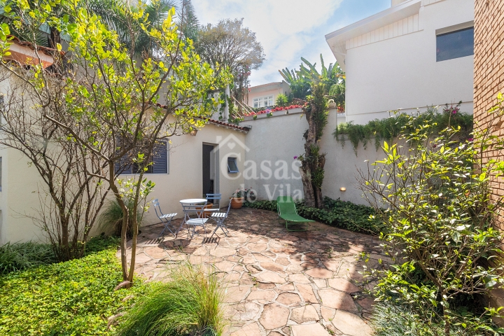 Uma casa de vila espaçosa e encantadora! - No Brooklin! Para venda!