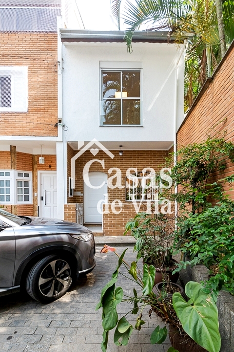 Casa de vila reformada para venda! - Excelente localização! Em Moema!