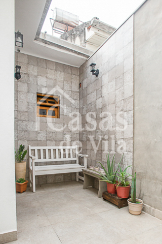 Casa de vila graciosa para venda! - Na Lapa!