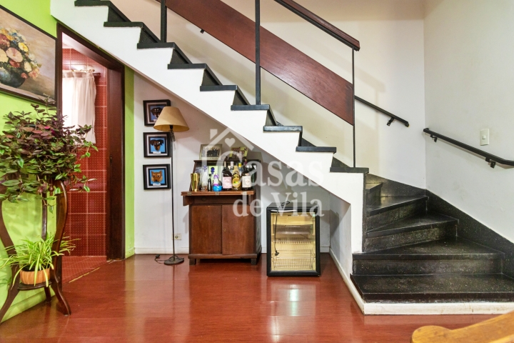 Casa de vila espaçosa! - Para venda no Jardim Hípico!