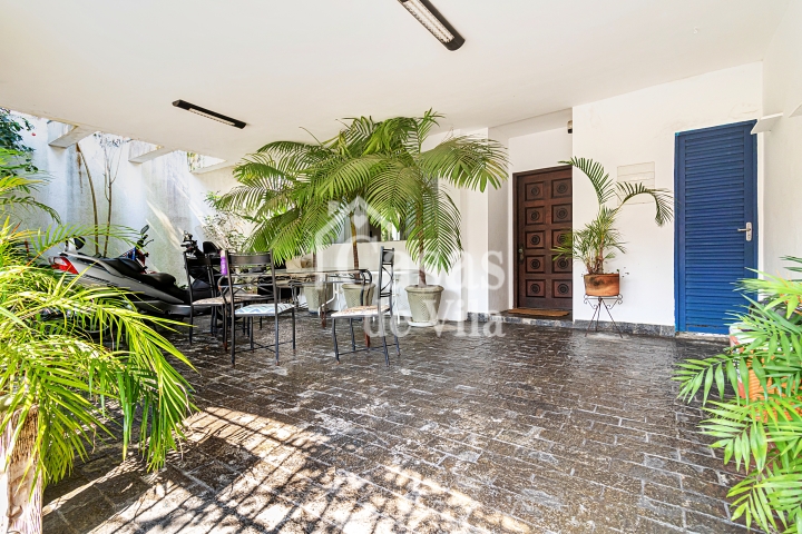 Casa de vila espaçosa! - Para venda no Jardim Hípico!