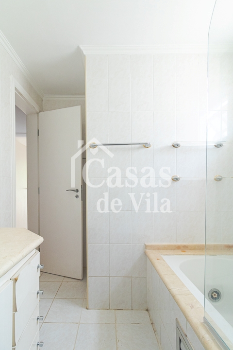 Casa de vila reformada para compra! - No Jardim Hípico!