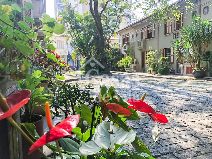 Bela casa de vila para venda! - Numa vila sensacional no Paraíso!