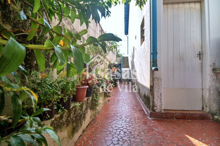 Casa de vila espaçosa! - Para venda no Jardim Hípico!