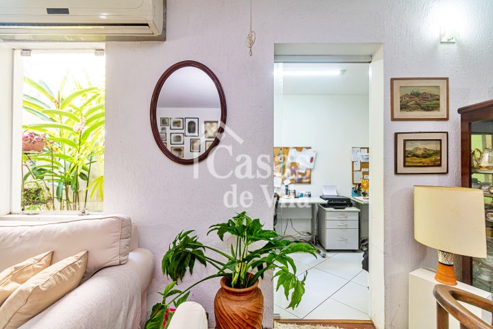 Casa de vila espaçosa! - Para venda no Jardim Hípico!