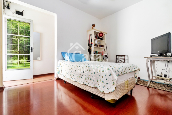 Casa de vila espaçosa! - Para venda no Jardim Hípico!