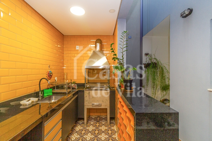 Casa de vila reformada para venda! Uma graça! - No Bosque da Saúde!