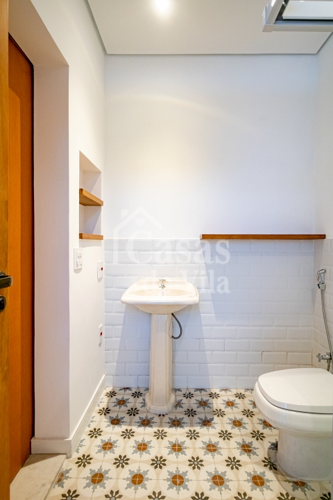 Toda reformada! Para venda ou locação! - Um sonho de casa de vila na Bela Vista!