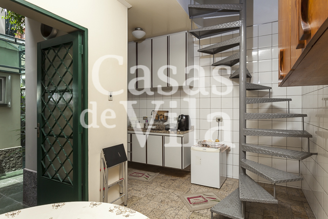 Casa de vila espaçosa! - Para venda ou locação! Em Perdizes! Ótima localização!