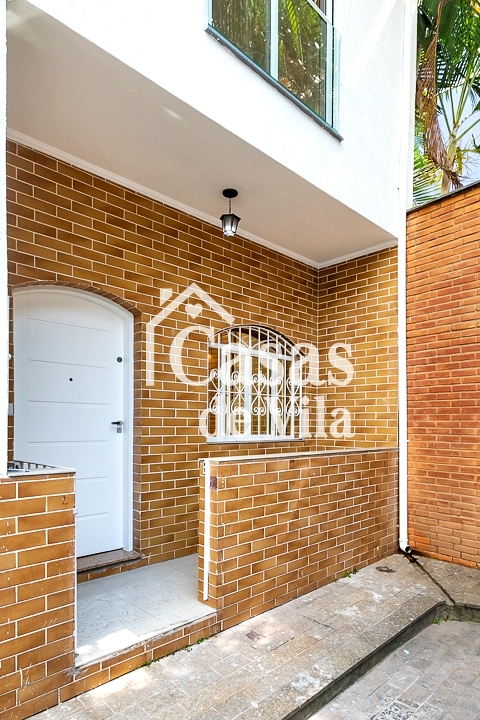 Casa de vila reformada para venda! - Excelente localização! Em Moema!