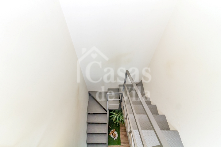 Casa de vila reformada para venda! Uma graça! - No Bosque da Saúde!