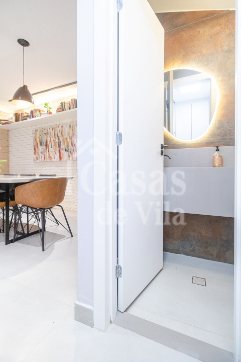 Linda casa de vila reformada para venda! - Em Perdizes!