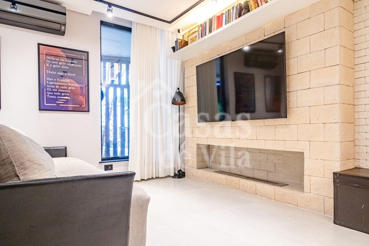 Linda casa de vila reformada para venda! - Em Perdizes!