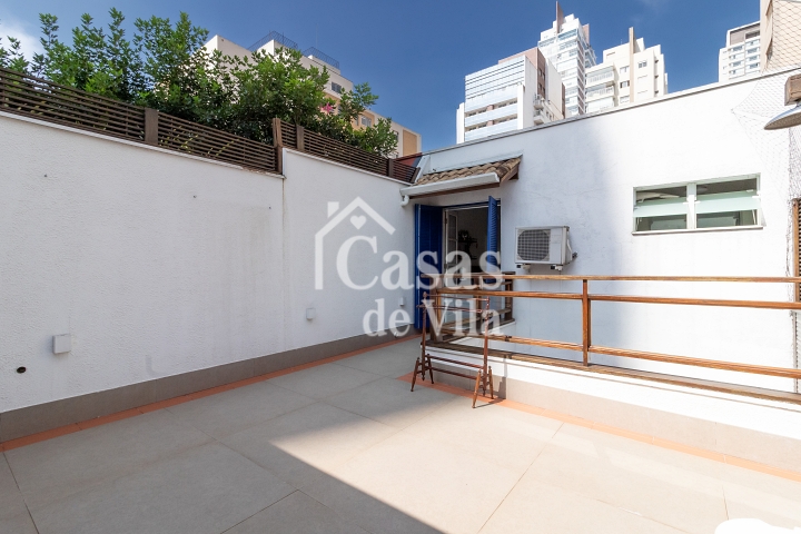 Uma graça de casa de vila para venda! - Na Vila Olímpia!