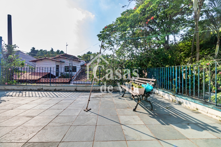 Casa de vila espaçosa! - Para venda no Jardim Hípico!
