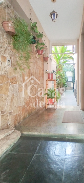 Casa de vila espaçosa! - Para venda ou locação! Em Perdizes! Ótima localização!
