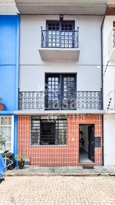 Casa de vila 'triplex' para locação! - Para alguns Vila Nova Conceição! Para outros Vila Olímpia!