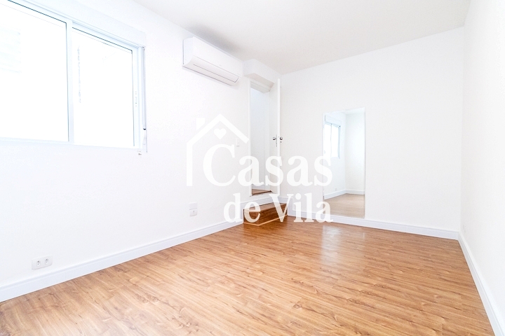 Casa de vila reformada para venda! - Excelente localização! Em Moema!