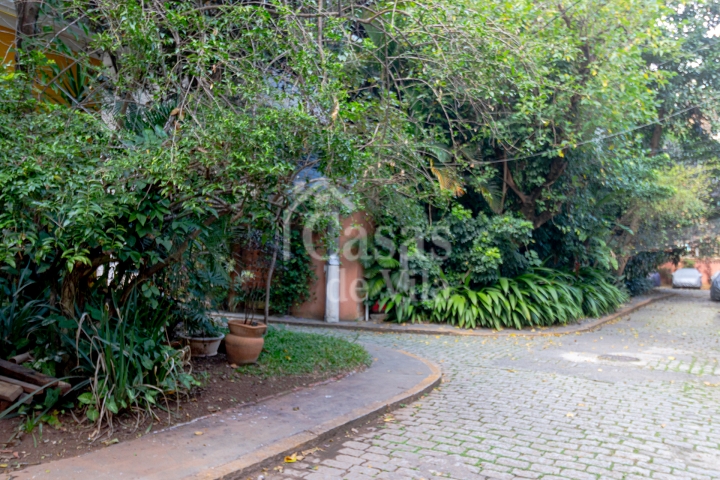Toda reformada! Para venda ou locação! - Um sonho de casa de vila na Bela Vista!