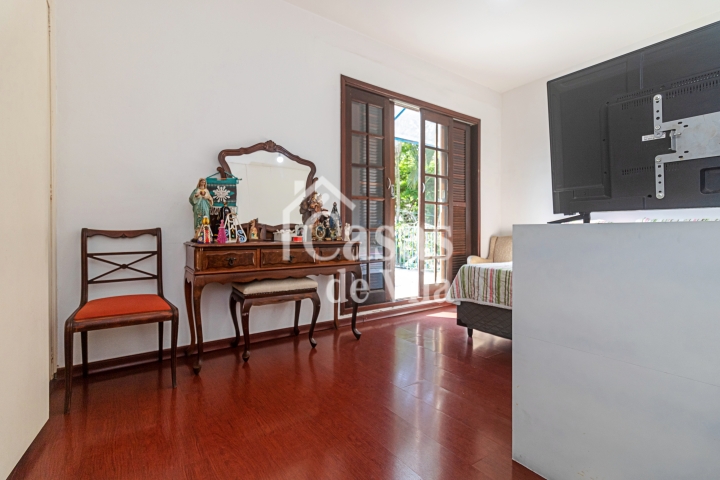 Casa de vila espaçosa! - Para venda no Jardim Hípico!