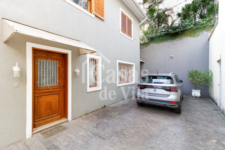 Bela casa de vila para locação! - No Paraíso!