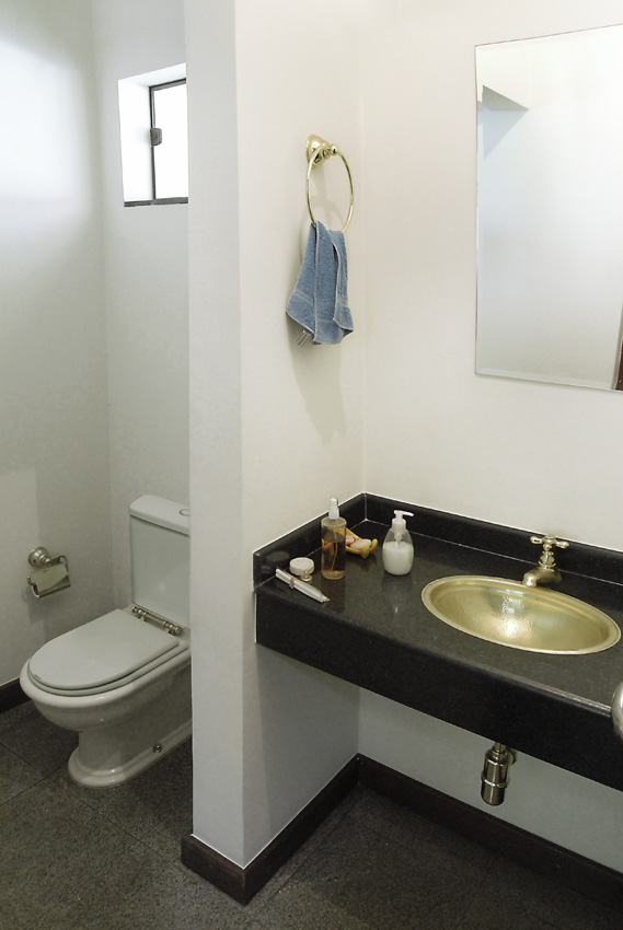 Casa de vila muito confortável! Para venda no Morumbi! - Nas proximidades do colégio Porto Seguro, pronta (mesmo) para ser o seu próprio ‘porto seguro’!