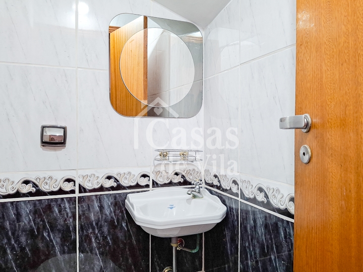 Casa de vila beemmm espaçosa para venda! - No Brooklin Paulista! Muitas facilidades nas proximidades!